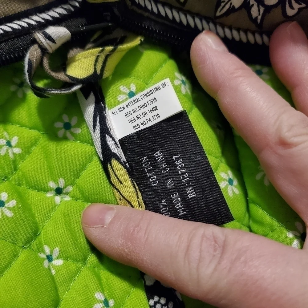 Colorful Quilted Shoulder zip close bag - Picture 10 of 10